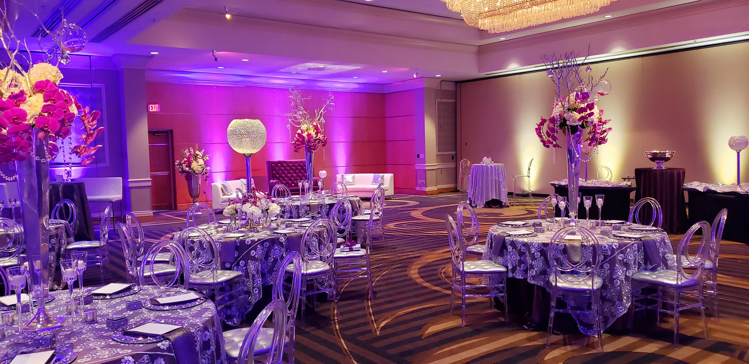 Beverage Service and Signature Cocktails DoubleTree by Hilton™ Akron